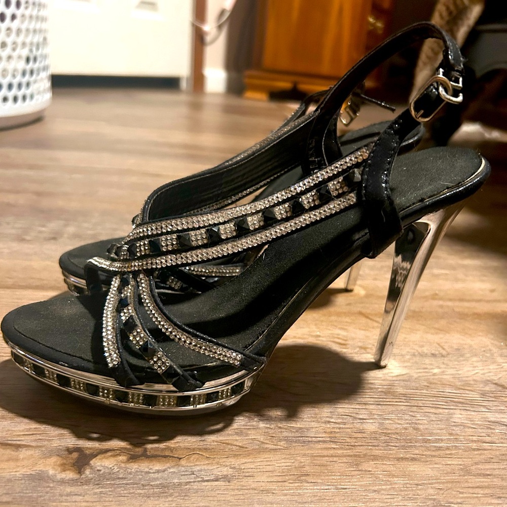 Merle Norman heels 8.5 very very pretty
